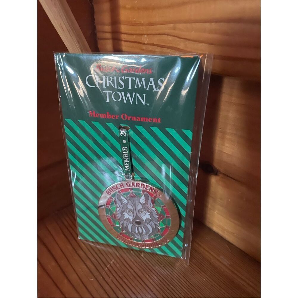 NIP Beautiful Engraved Busch Gardens 2025 Wolf Member Ornament (Silver Metal)